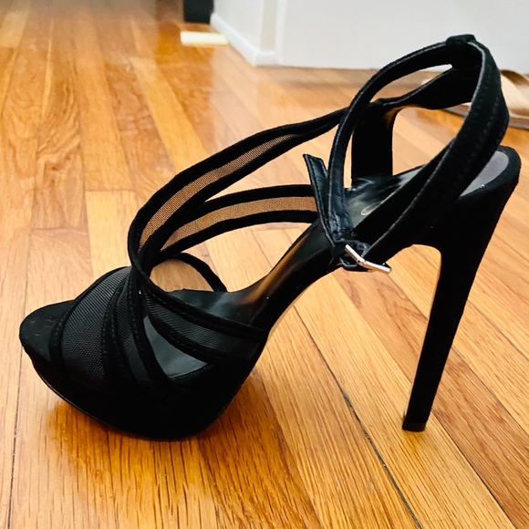 Black pumps - Picture 1 of 4